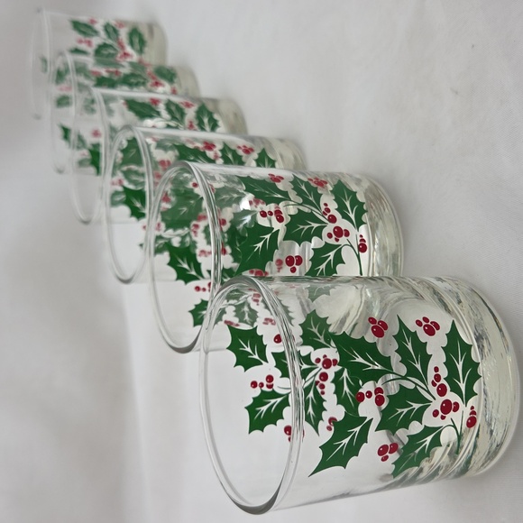 Indiana Holly Christmas Tumbler Glasses - Picture 10 of 11